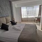 Topaz Sea View Apartahotel Olimp