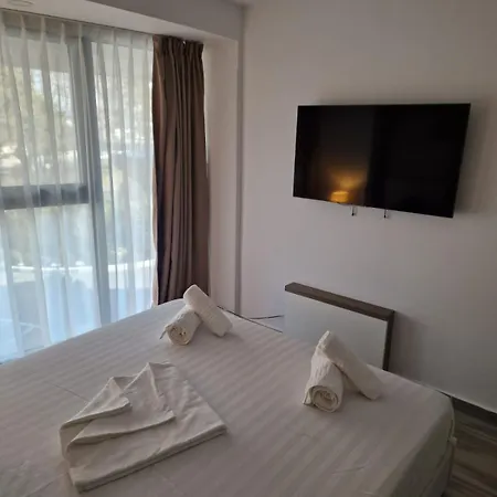 Topaz Sea View Aparthotel
